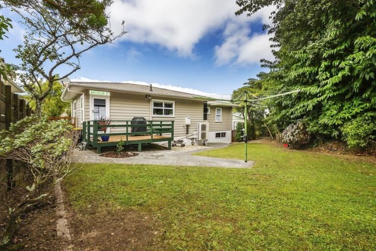 Photo of property in 22 Batchelor Street, Newlands, Wellington, 6037