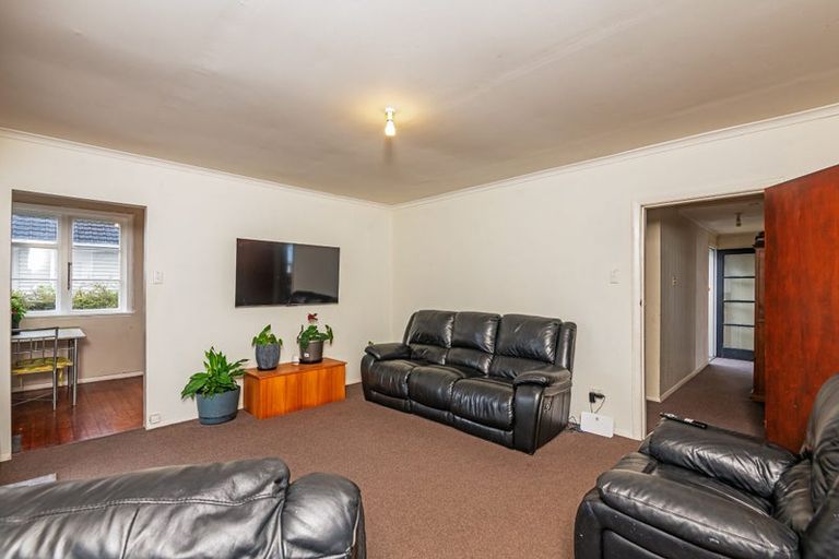 Photo of property in 1 Collins Crescent, Feilding, 4702