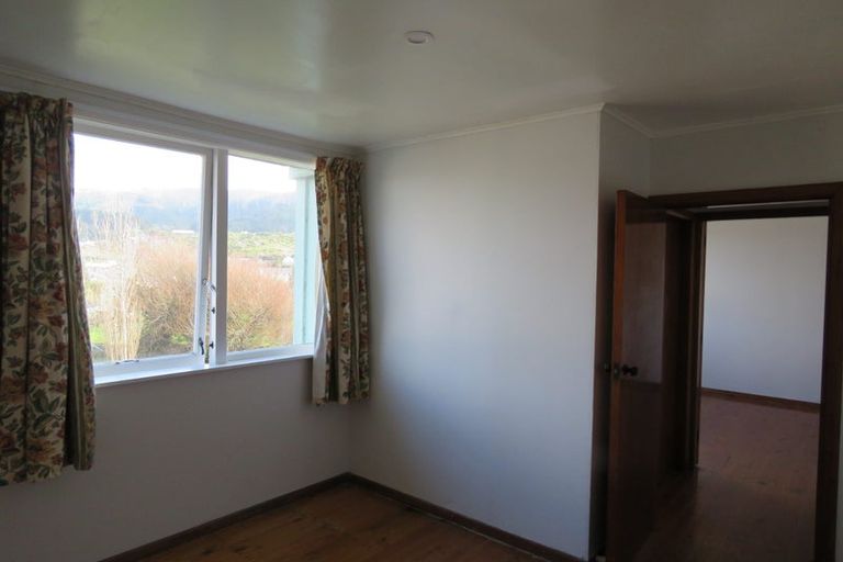 Photo of property in 34 Roberts Street, Tawa, Wellington, 5028