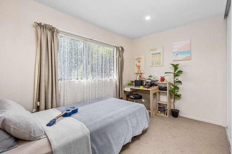 Photo of property in 41 Newington Road, Henderson, Auckland, 0612