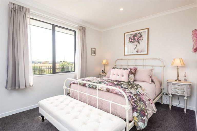 Photo of property in 18 Pistacia Place, Hornby, Christchurch, 8025