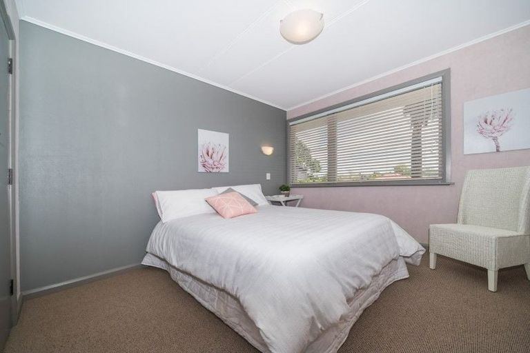 Photo of property in 17 Swansea Street, Hokowhitu, Palmerston North, 4410
