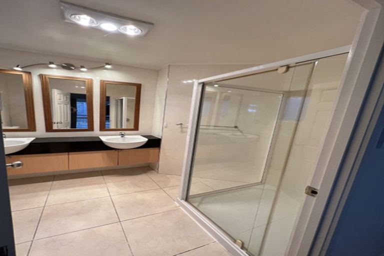 Photo of property in 48 Lyons Avenue, Murrays Bay, Auckland, 0630