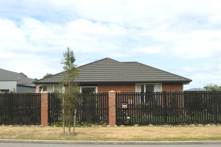 Photo of property in 2 Flaxgrove Place, Parklands, Christchurch, 8083