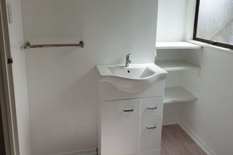 Photo of property in 1/8 Greenstone Place, Clover Park, Auckland, 2019