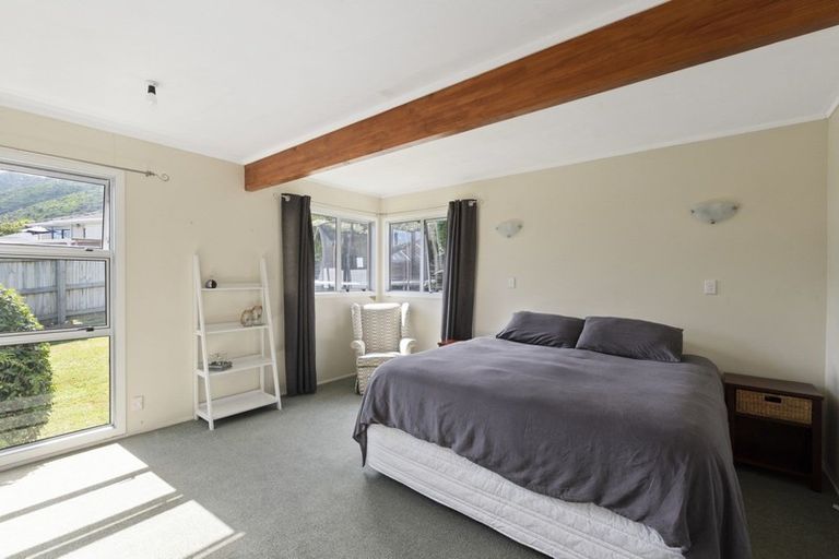 Photo of property in 21 Ruru Street, Waikanae, 5036