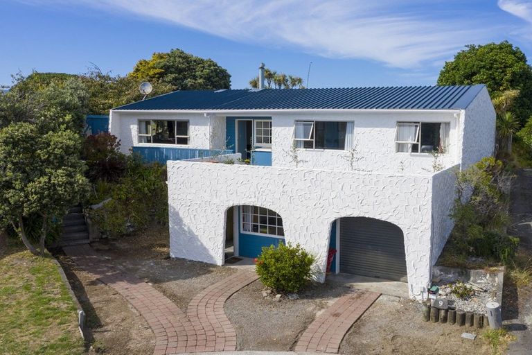 Photo of property in 9 O'rourke Place, Otaki Beach, Otaki, 5512