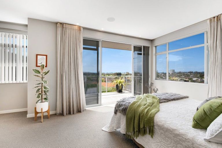 Photo of property in 39 Grand Drive, Orewa, 0931