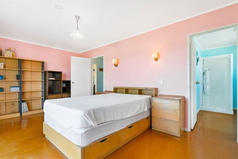 Photo of property in 129a View Road, Sunnyvale, Auckland, 0612