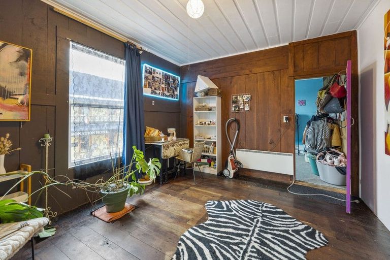 Photo of property in 96 Bridge Street, Eltham, 4322