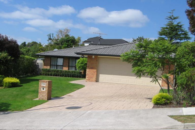 Photo of property in 12 Greenleaf Way, Northcross, Auckland, 0630