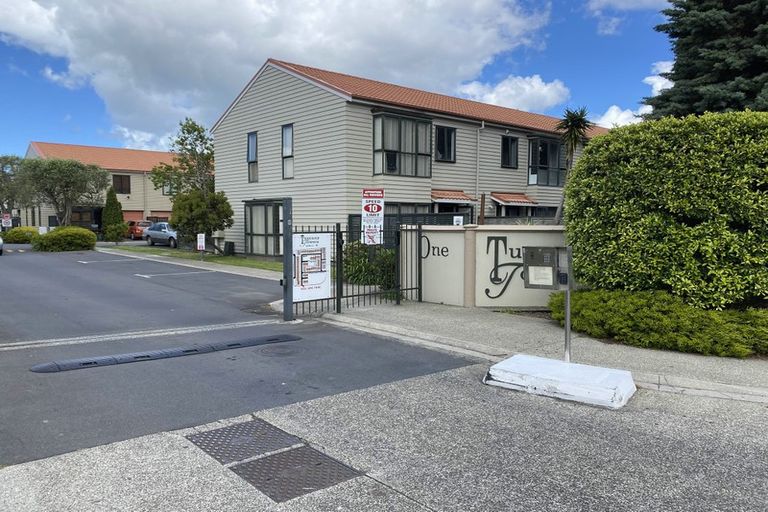 Photo of property in Tuscany Towers, 90/1 Ambrico Place, New Lynn, Auckland, 0600