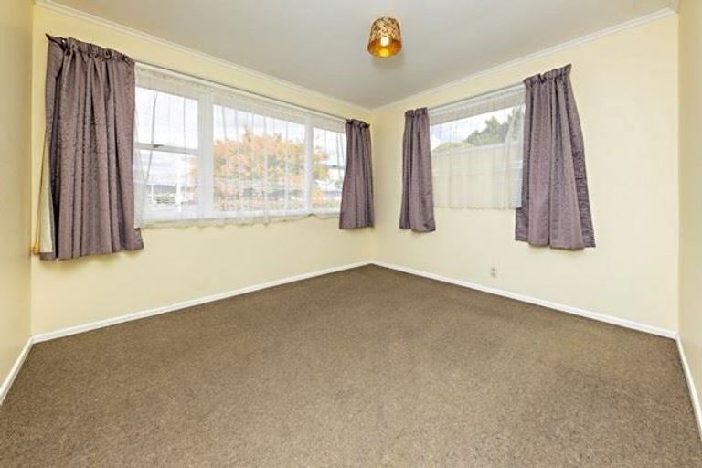 Photo of property in 14 Mountbatten Place, Papakura, 2110