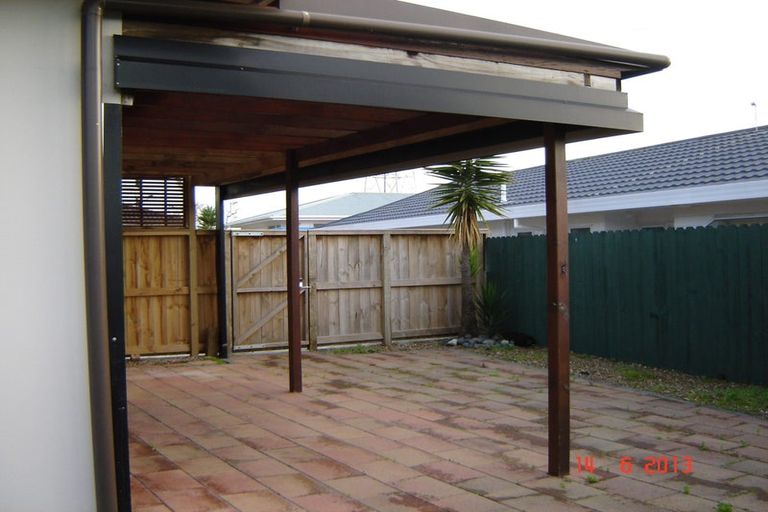 Photo of property in 76 Edgewater Drive, Pakuranga, Auckland, 2010