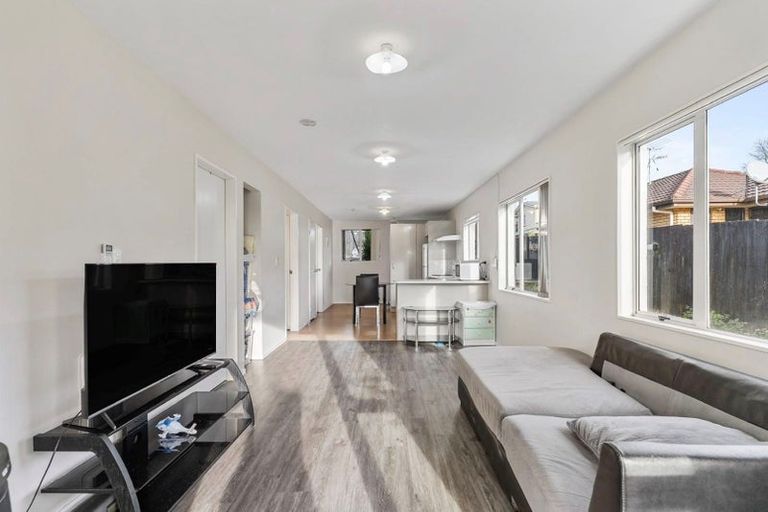 Photo of property in 9/242 Great North Road, Henderson, Auckland, 0612