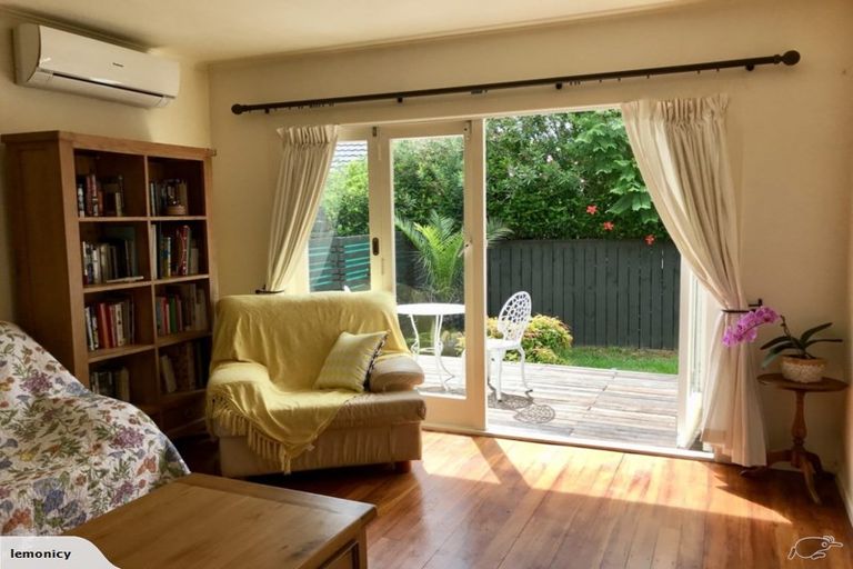 Photo of property in 7/5 Aratonga Avenue, Greenlane, Auckland, 1051