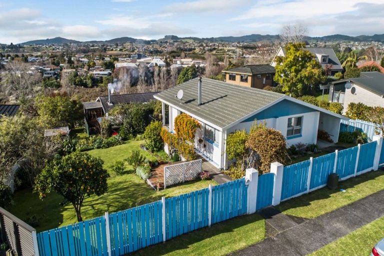 Photo of property in 2 Knox Place, Greerton, Tauranga, 3112