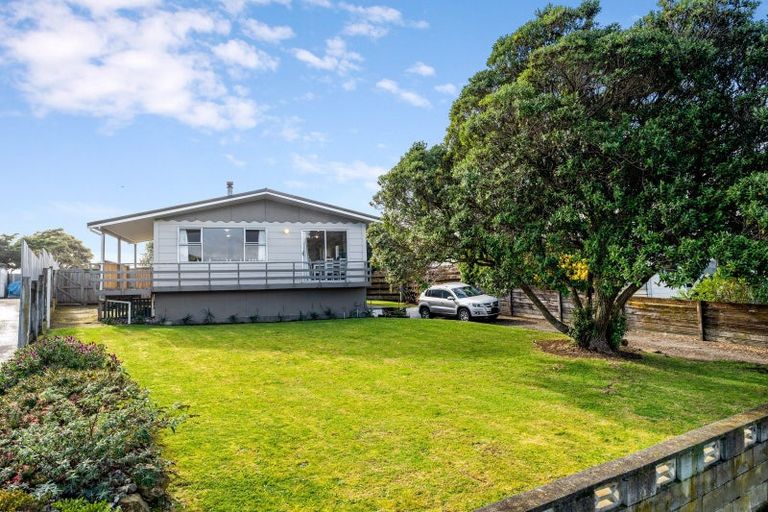 Photo of property in 6 Yates Street, Otaki Beach, Otaki, 5512