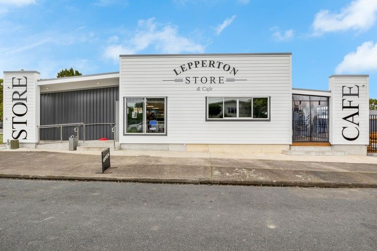 Photo of property in 541 Richmond Road, Lepperton, New Plymouth, 4373