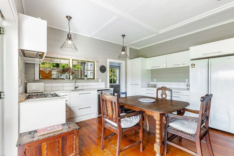 Photo of property in 70 Mahana Road, Waimauku, 0881