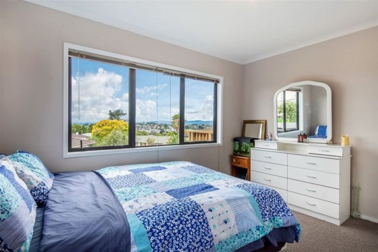 Photo of property in 9 Edgware Road, West Harbour, Auckland, 0618