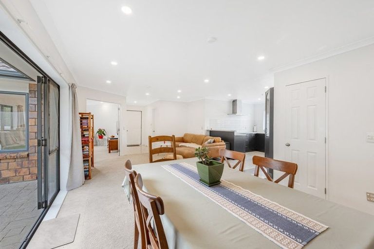 Photo of property in 60 Saralee Drive, Manurewa, Auckland, 2105