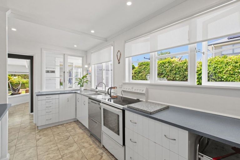 Photo of property in 39 Tiromoana Road, Raumati South, Paraparaumu, 5032