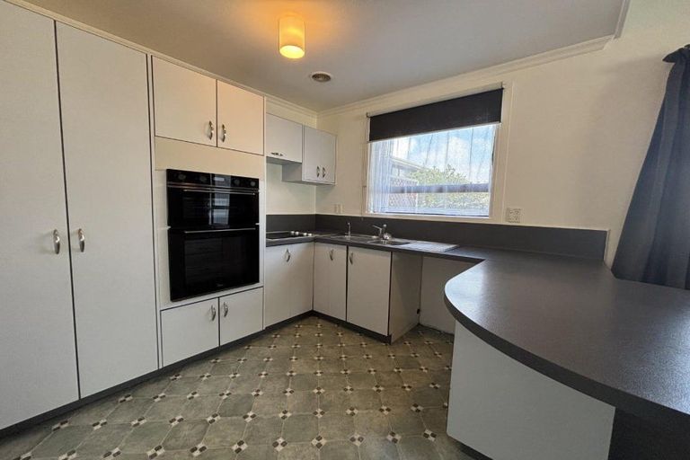 Photo of property in 28 Breakwater Road, Moturoa, New Plymouth, 4310
