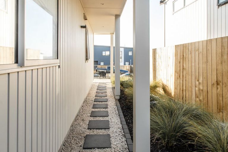 Photo of property in 35 Pohewa Road, Silverdale, 0932