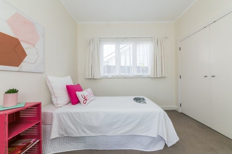 Photo of property in 15 Gillean Street, Havelock North, 4130