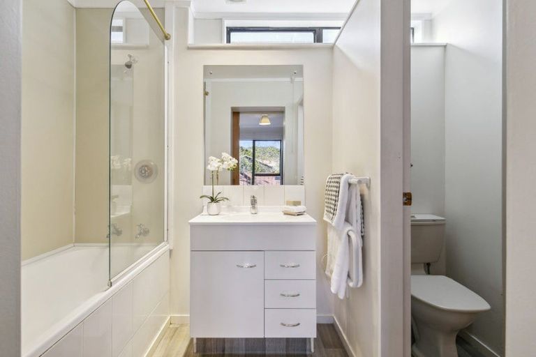 Photo of property in 2/29a Parkvale Road, Karori, Wellington, 6012