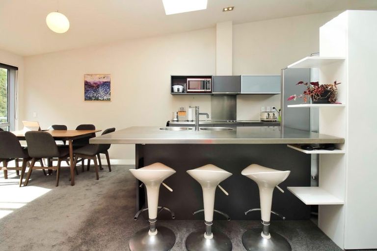 Photo of property in 12/2 Onslow Road, Khandallah, Wellington, 6035