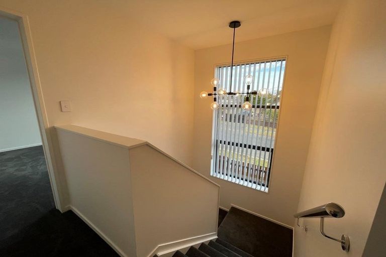 Photo of property in 3a De Quincey Terrace, Highland Park, Auckland, 2010