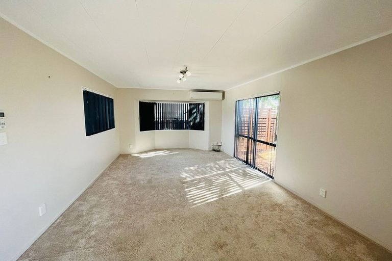 Photo of property in 1/8 Anglers Way, Wattle Downs, Auckland, 2102