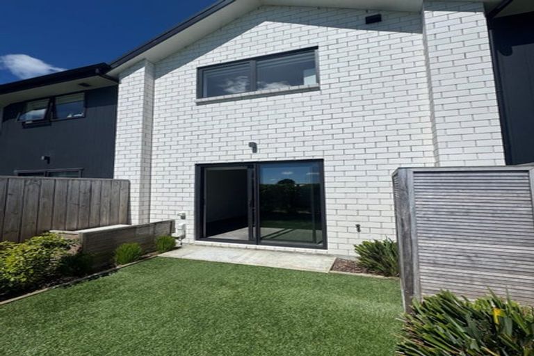 Photo of property in 9/87 Taikata Road, Te Atatu Peninsula, Auckland, 0610