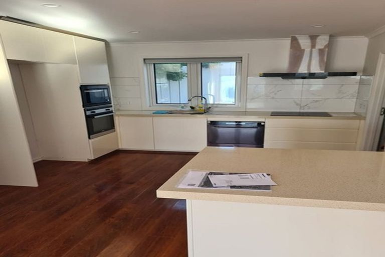 Photo of property in 36 Trias Road, Totara Vale, Auckland, 0629