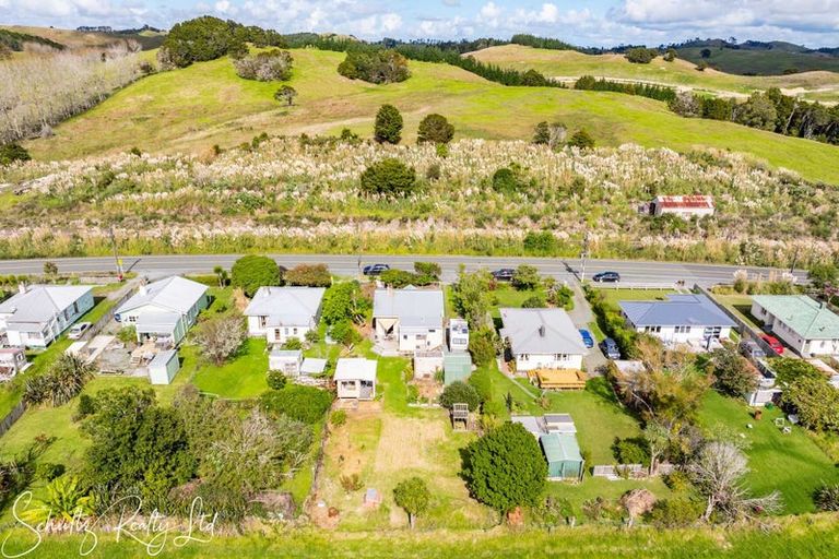Photo of property in 1056 State Highway 12, Maungaturoto, 0583
