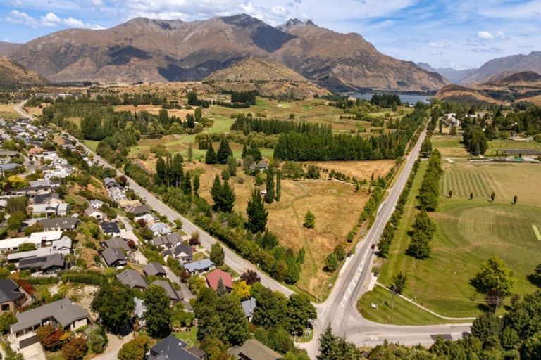 Photo of property in 1 Mcdonnell Road, Arrowtown, 9302