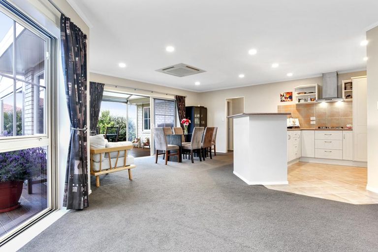 Photo of property in 27 Summerland Drive, Henderson, Auckland, 0612