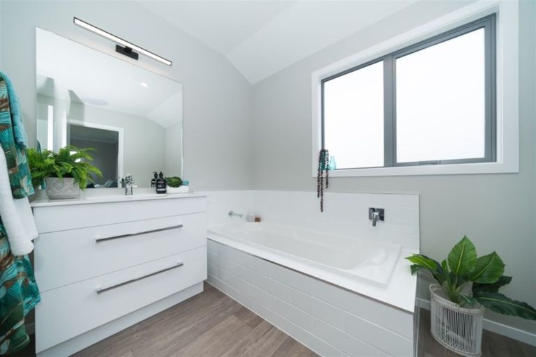 Photo of property in 24 Poplar Grove, Feilding, 4702