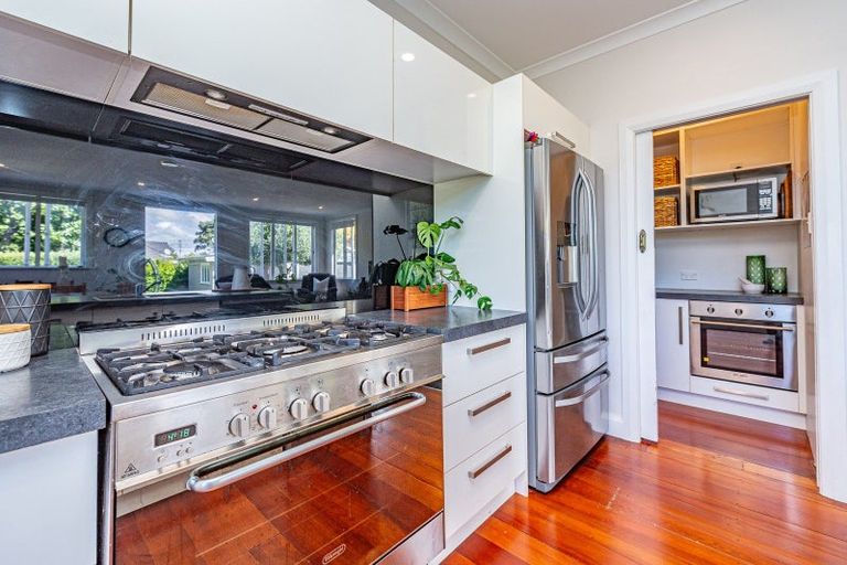 Photo of property in 17 Tarata Street, Saint Johns Hill, Whanganui, 4501