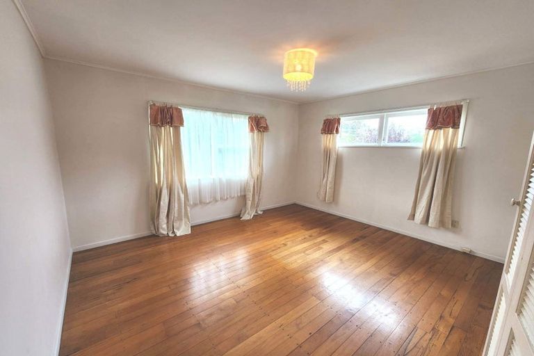 Photo of property in 39 Farquhar Road, Glendene, Auckland, 0602