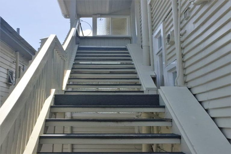 Photo of property in 17 Hankey Street, Mount Cook, Wellington, 6011