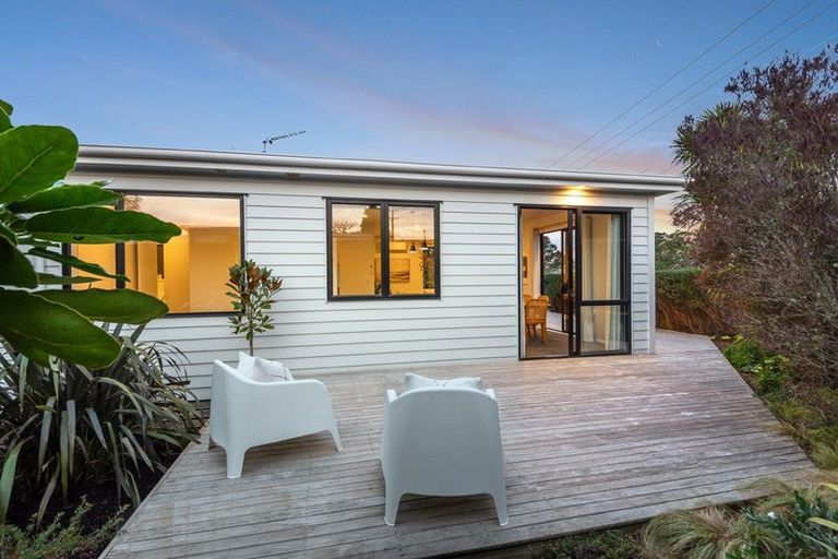 Photo of property in 14 Fordham Street, Beach Haven, Auckland, 0626