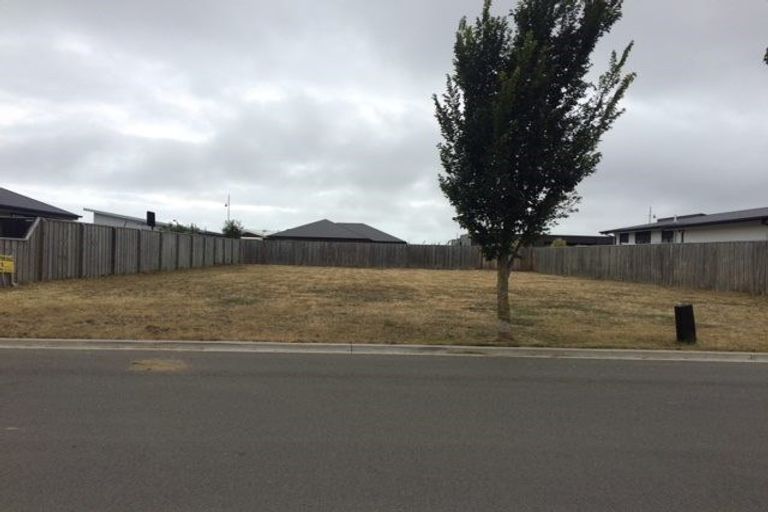 Photo of property in 14 Awarua Road, Pegasus, 7612