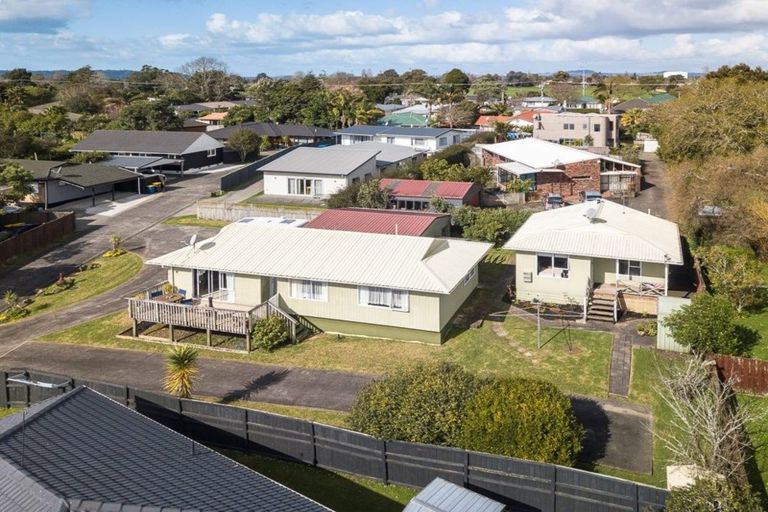 Photo of property in 5 Rapaki Place, Te Atatu Peninsula, Auckland, 0610