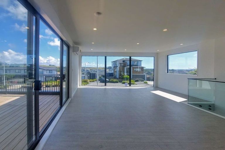 Photo of property in 22 Cavalli Road, Long Bay, Auckland, 0630