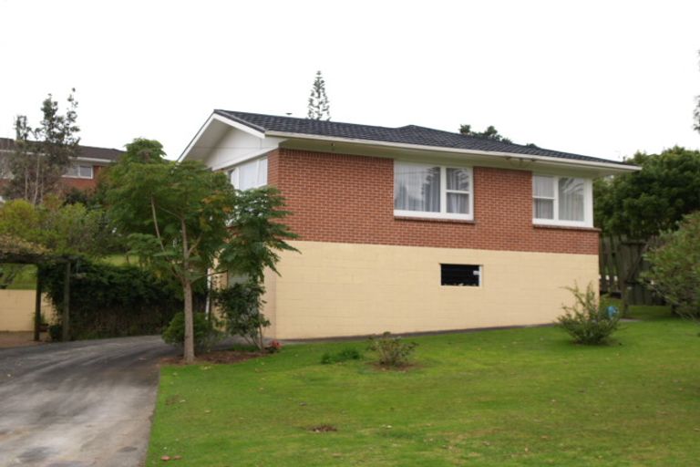 Photo of property in 13 Liston Crescent, Cockle Bay, Auckland, 2014
