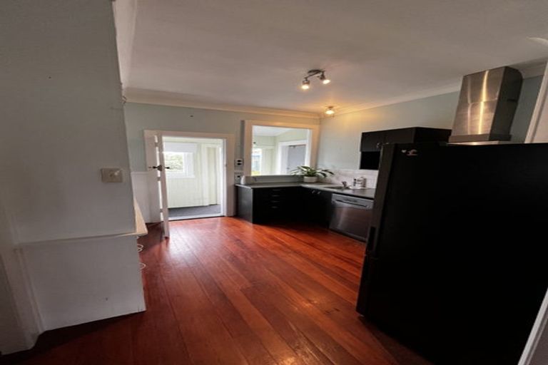 Photo of property in 28 Miro Street, Takaro, Palmerston North, 4410