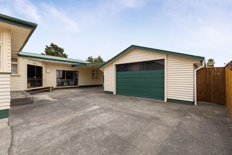 Photo of property in 301 Featherston Street, Palmerston North, 4410